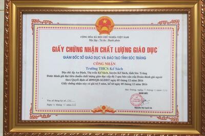 GIẤY CHỨNG NHẬN CHẤT LƯỢNG GIÁO DỤC VÀ BẰNG CÔNG NHẬN TRƯỜNG ĐẠT CHUẨN QUỐC GIA