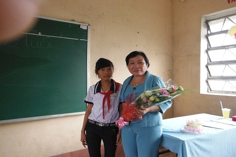 CÔ VẪN MÃI TRONG LÒNG CHÚNG EM